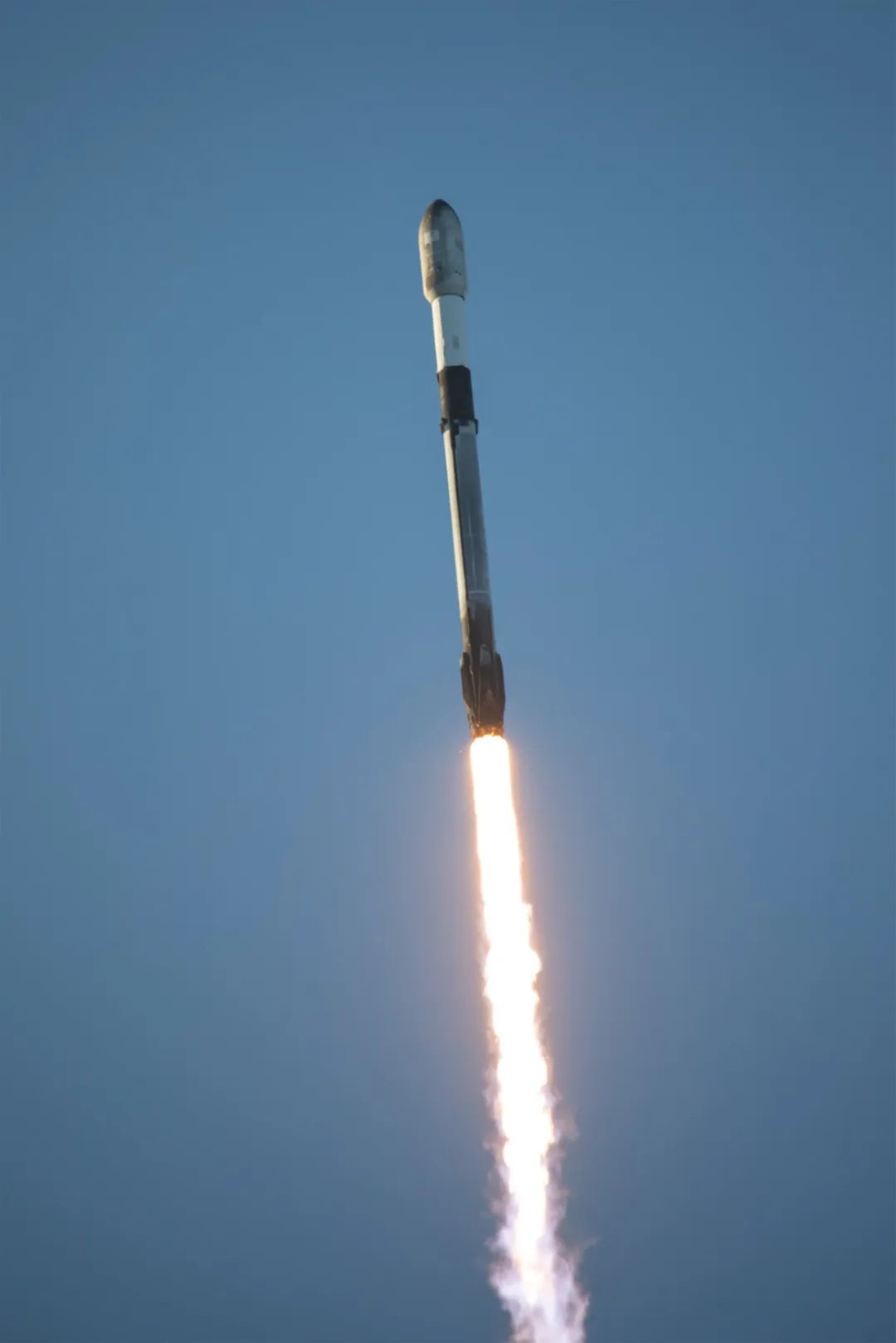 SpaceX首次发射升级版的星链V2 Mini卫星